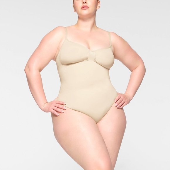 SKIMS Other - SEAMLESS SCULPT
BRIEF BODYSUIT
